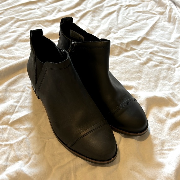 TOMS size 7.5 black leather Reese Bootie - Picture 4 of 8